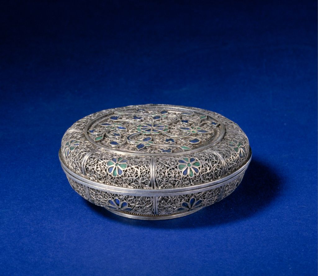 图片[1]-Silver Braised Blue Silk Round Box-China Archive